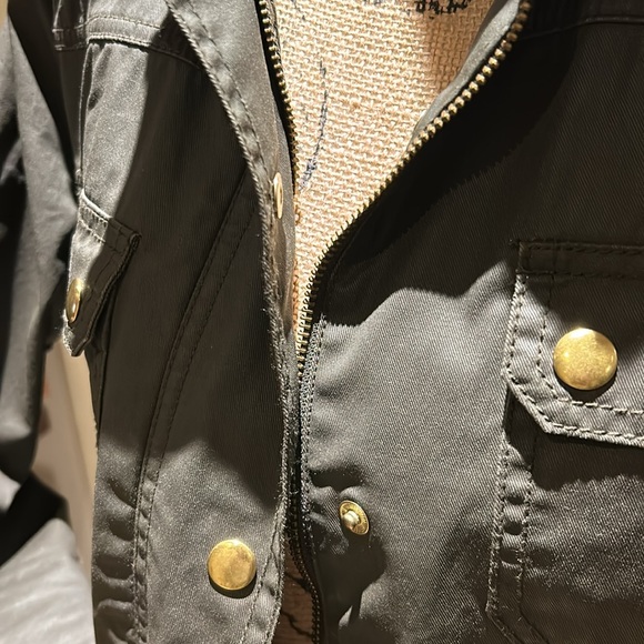 J Crew iconic waxed green coat- 4 pockets, gold hardware. (M), in great shape ! - Picture 5 of 10